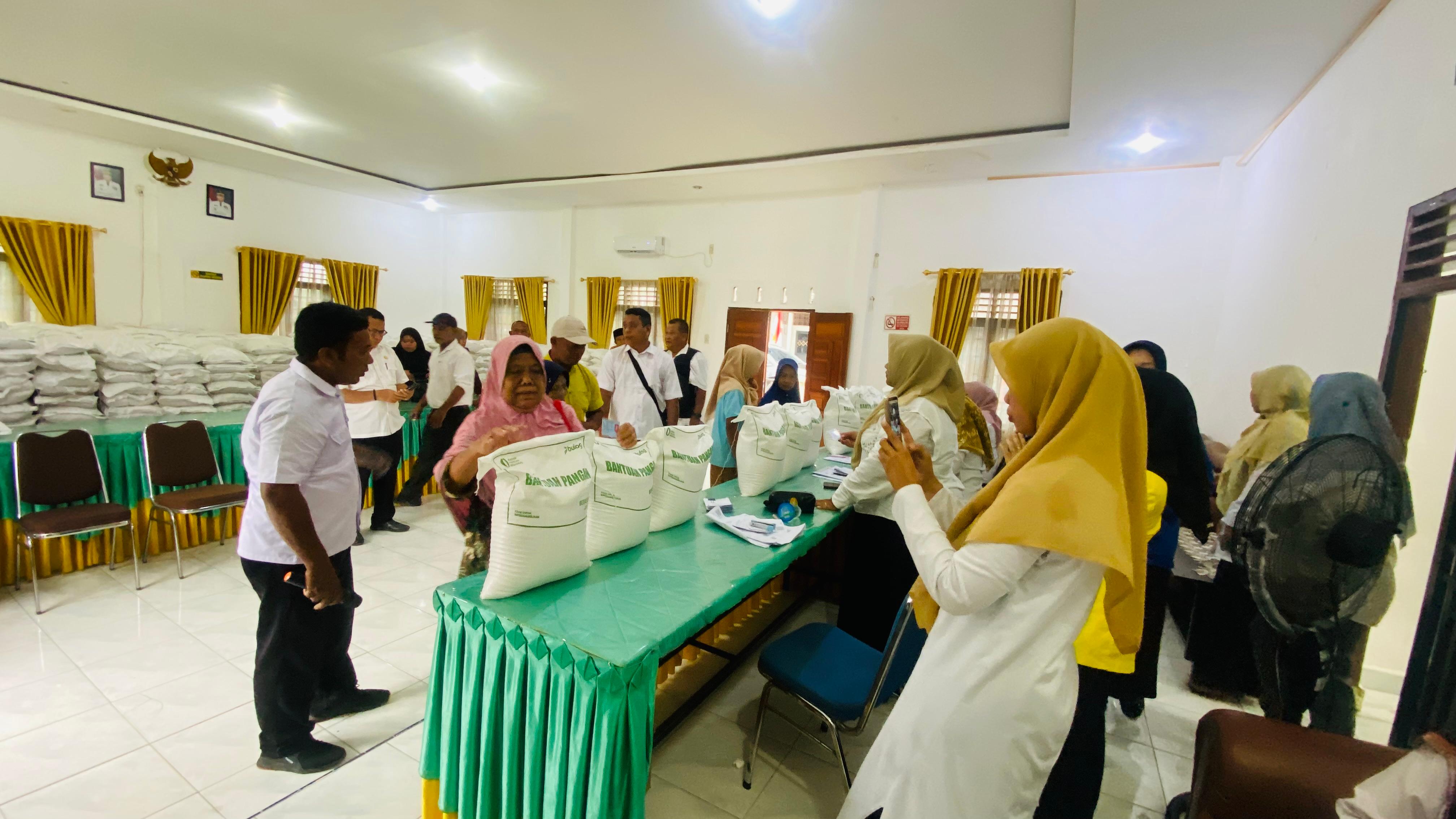 Penyaluran Langsung Beras CPP kepada Warga