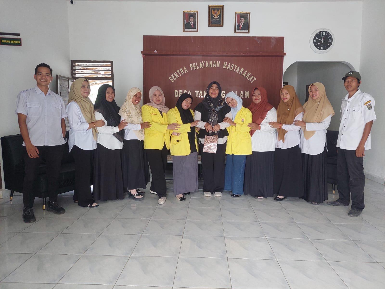 Serah Terima Plakat & Cenderamata Kerja Praktek